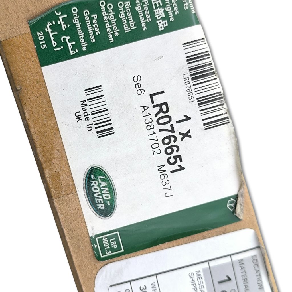 Copertura in PVC per pannello interno porta posteriore sinistra Land Rover LR076651, componente originale OEM.