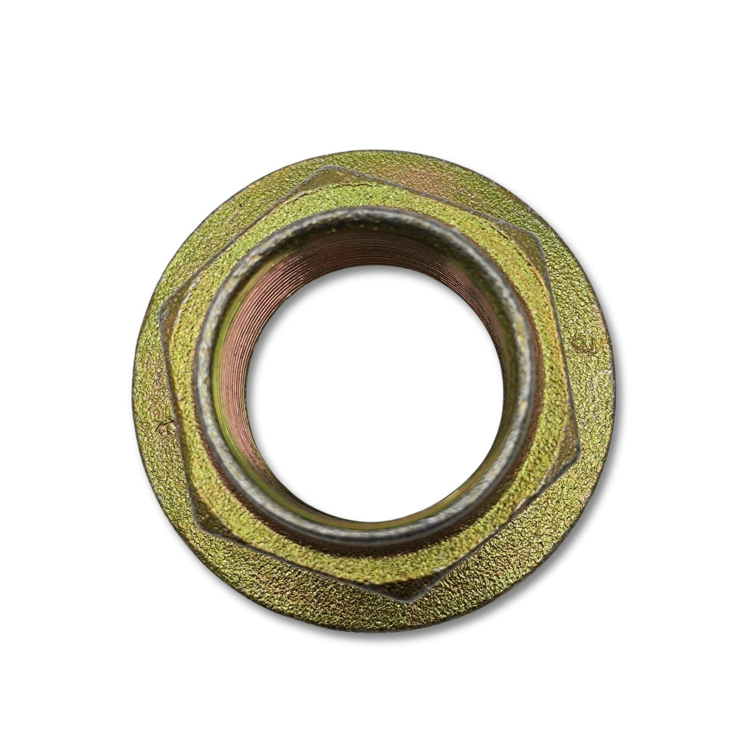 Dado speciale per albero di trasmissione Land Rover, componente OEM CDU1534L, visibile in primo piano.