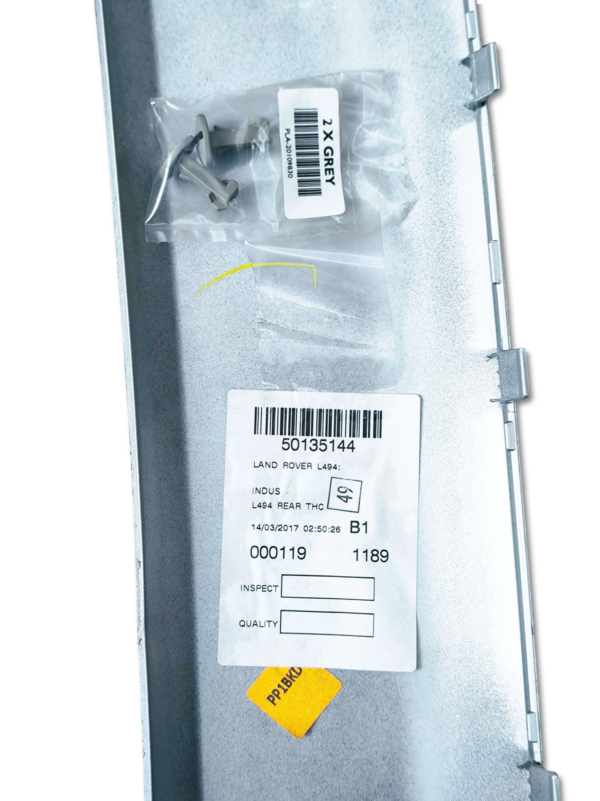 Copertura gancio traino land rover oem vplwb0140, componente originale, in dettaglio con texture resistente e adattabile al veicolo