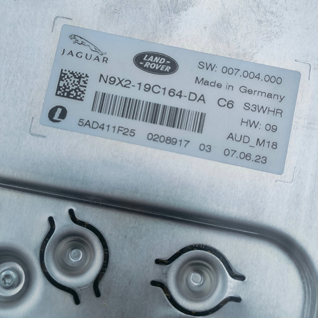 Amplificatore sistema audio Land Rover OEM LR172886 con etichetta, componente per impianto audio auto Land Rover.