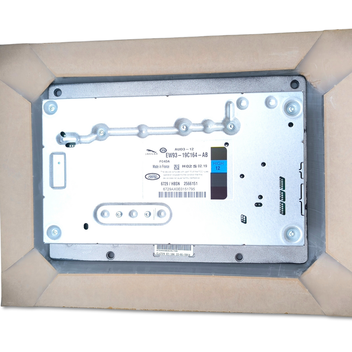 Amplificatore per sistema audio oem land rover lr051052, componente audio originale land rover, visibile in primo piano