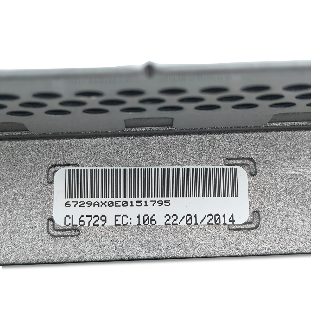 Amplificatore sistema audio land rover oem lr051052, componente audio originale land rover, vista del codice a barre sull'etichetta