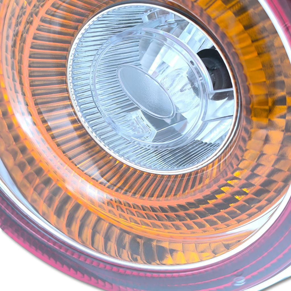 Fanale posteriore destro originale Land Rover LR039796, componente di ricambio OEM, visibile in dettaglio.