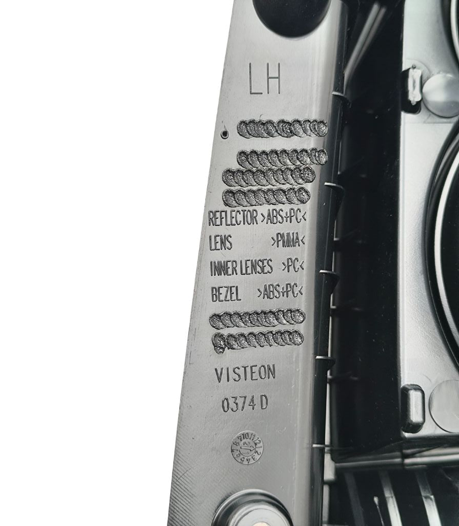 Fanale posteriore sinistro originale Land Rover LR025607, componente di ricambio per veicoli Land Rover, con dettagli visibili.