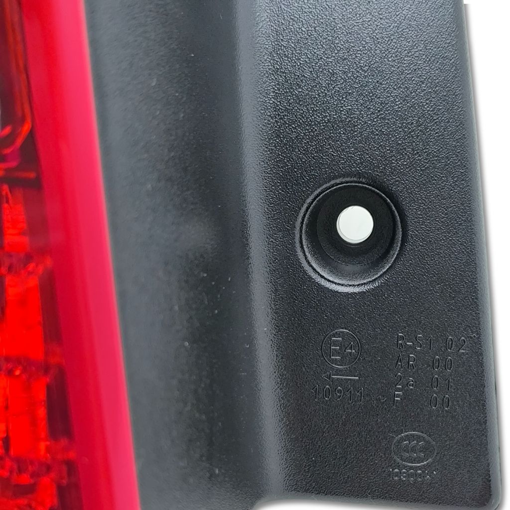 Fanale posteriore sinistro land rover oem lr025607, componente originale con dettaglio visibile sul corpo del fanale