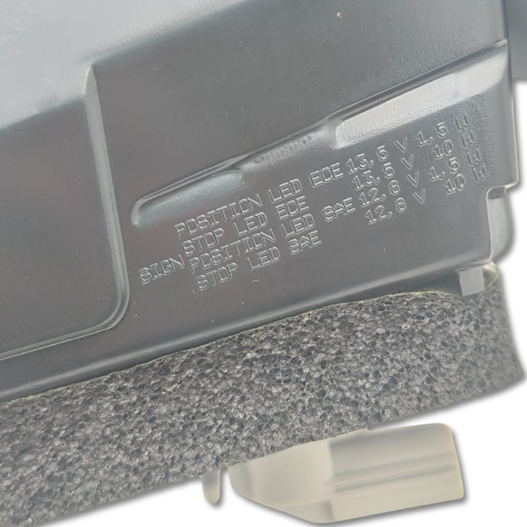 Fanale stop e freccia destro Land Rover OEM LR101699, componente posteriore auto, lampada di segnalazione e stop.