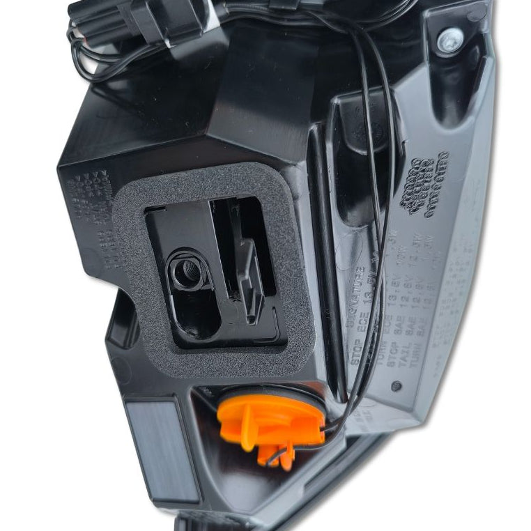 Fanale posteriore Land Rover Stop e Freccia OEM LR135570, componente di illuminazione chiuso, per veicolo Land Rover.