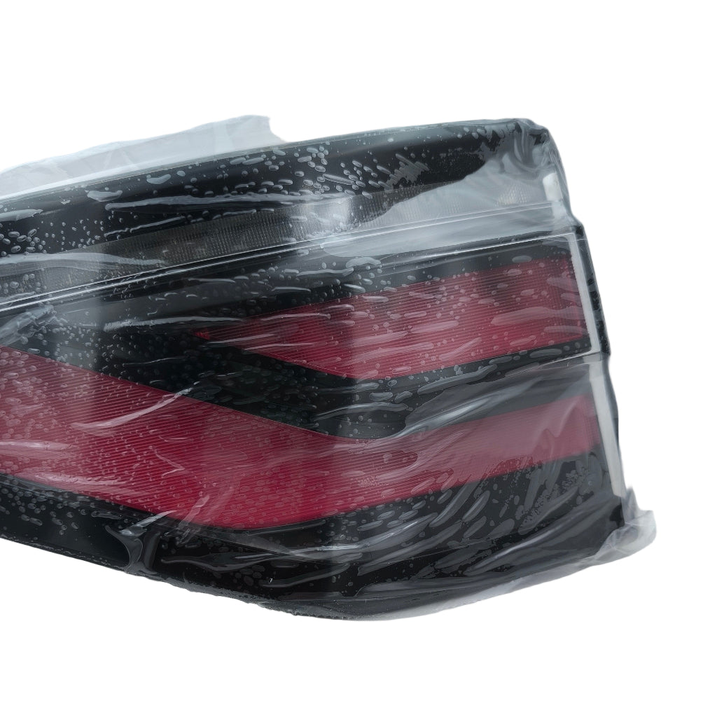 Fanale stop e freccia land rover oem lr173197, componente posteriore con luci rosse e arancioni, primo piano