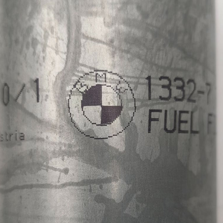 Filtro carburante land rover oem wfl000070, componente per motore, visibile in primo piano, parte del sistema di alimentazione del veicolo