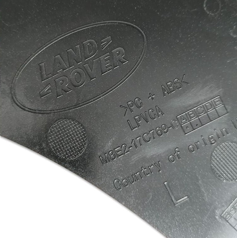 Finitura paraurti land rover oem lr175636, componente originale per veicolo land rover, dettagli visibili sulla parte posteriore