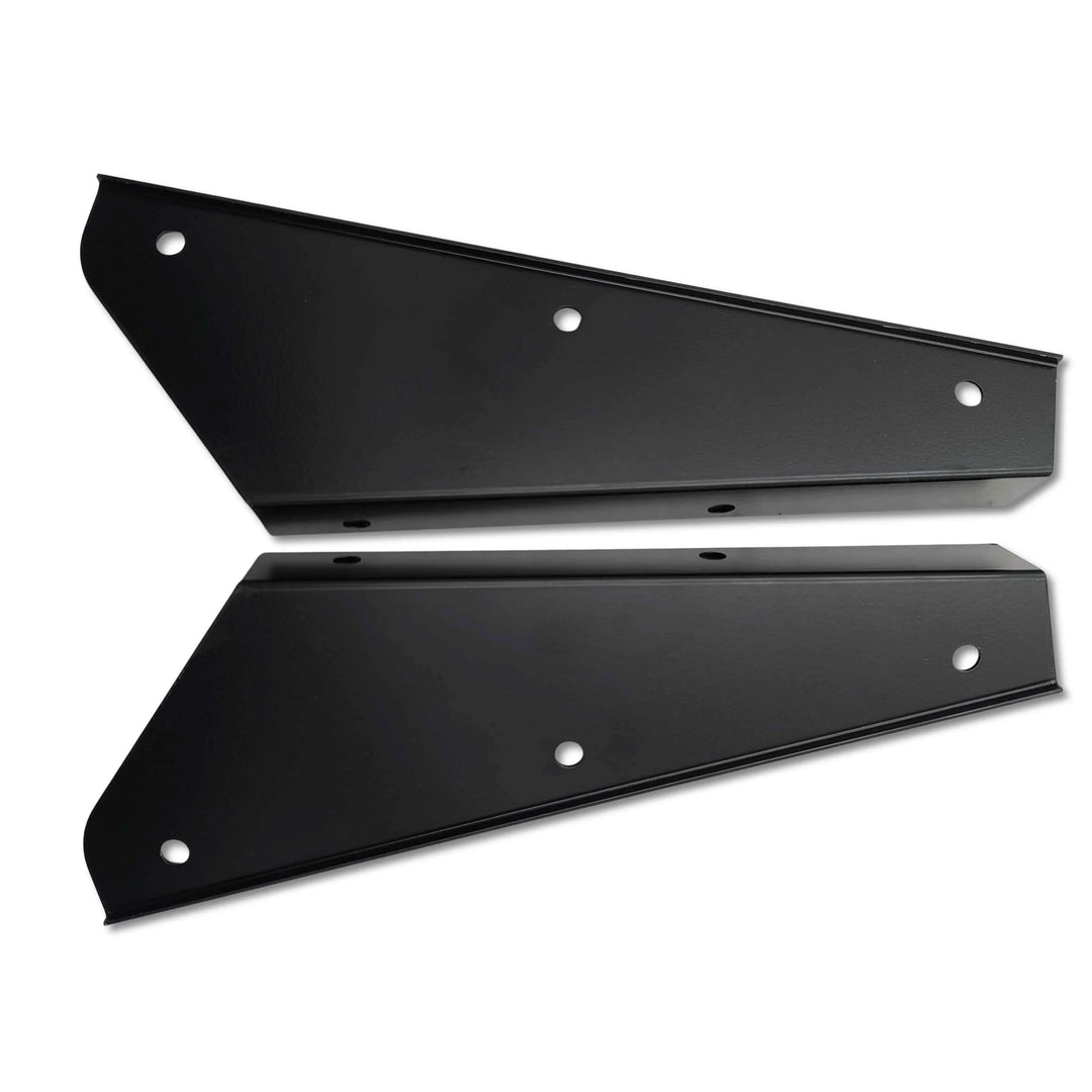 Kit paraspruzzi anteriori Land Rover con staffe OEM RTC9479, componenti originali per protezione e installazione.