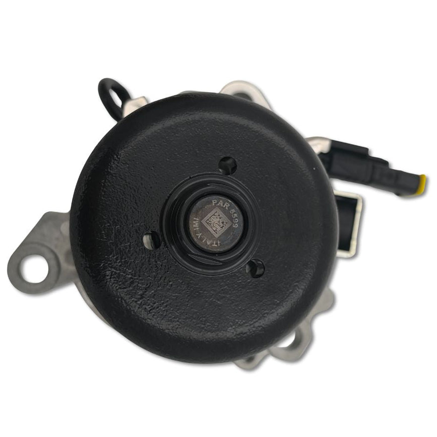 Pompa acqua OEM Land Rover T4A40946 con testa, componente di ricambio per veicoli Land Rover, visibile in primo piano