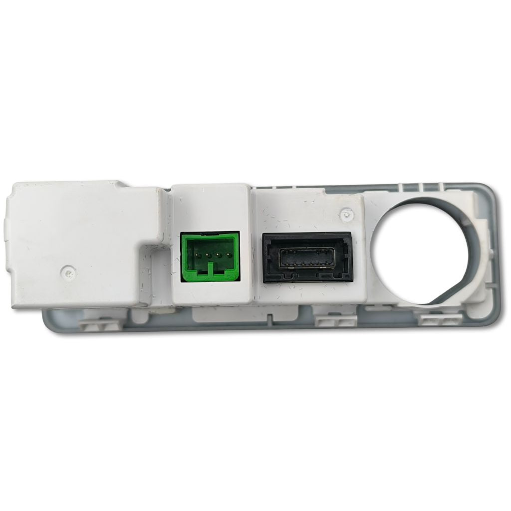 Presa interfaccia sistema audio Land Rover OEM LR070583, componente anteriore per collegamento audio del veicolo.