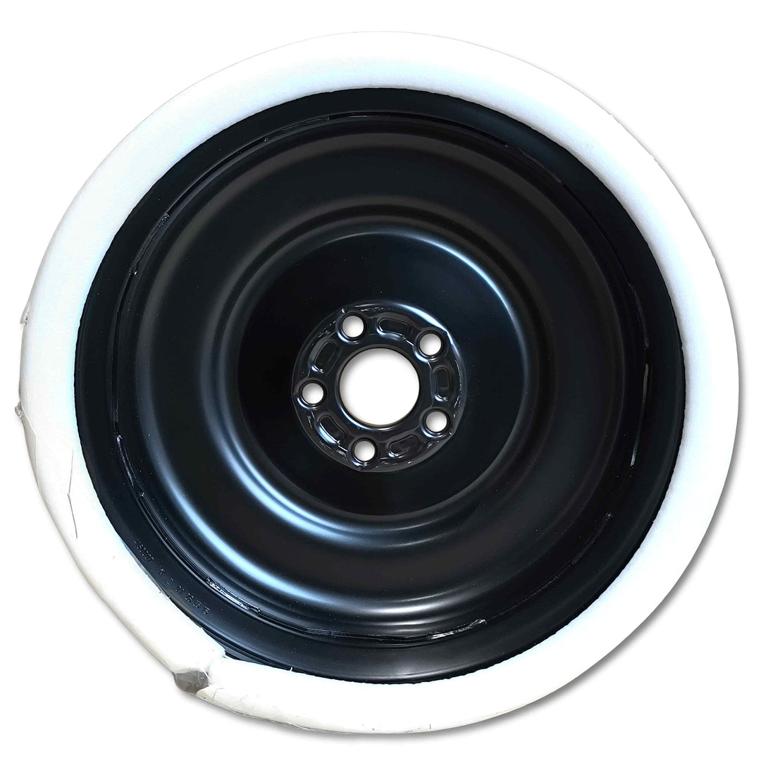 Ruota di scorta originale Land Rover Range Rover in acciaio, componente OEM LR028213, visibile con copertura e dettagli della ruota