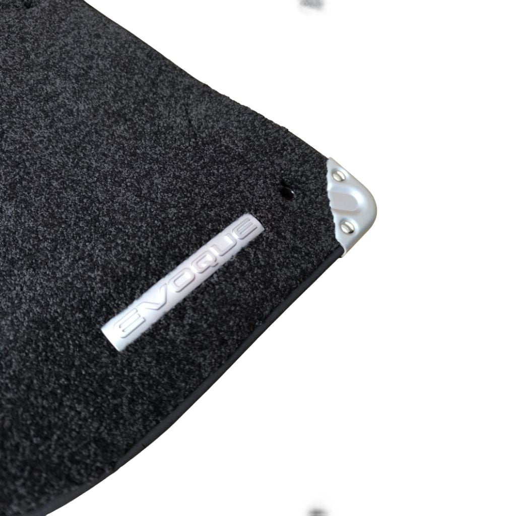 Set di tappetini in moquette originale Land Rover, modello VPLVS0313PVJ, per interni di lusso e protezione.