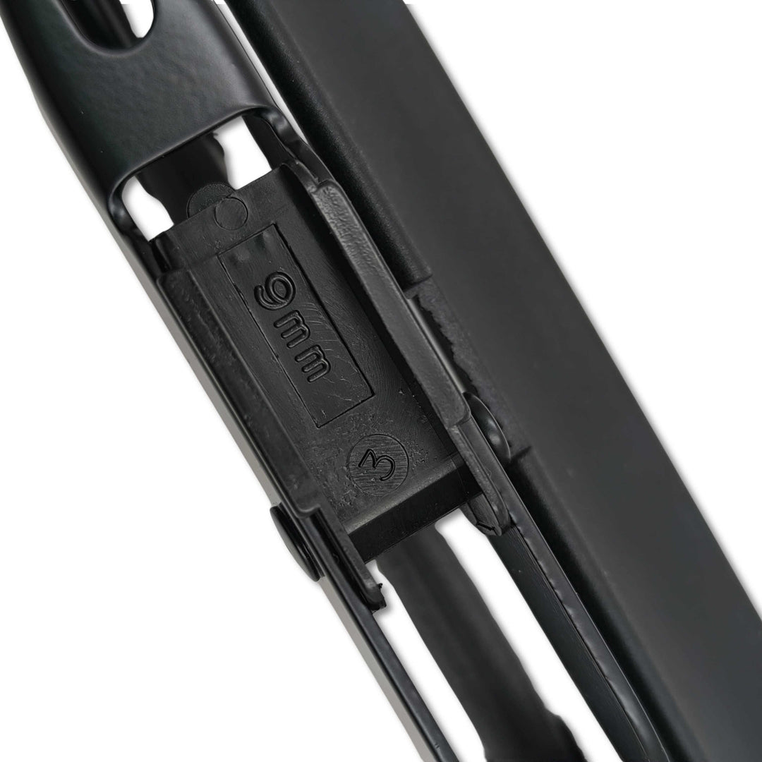 Spazzola tergicristallo lato guida Land Rover OEM DKC500130, componente per auto, mostra la spazzola con braccio e attacco.