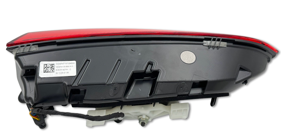 Maserati Fanale Posteriore Interno Destro Grecale OEM 6701573310 dal 2022