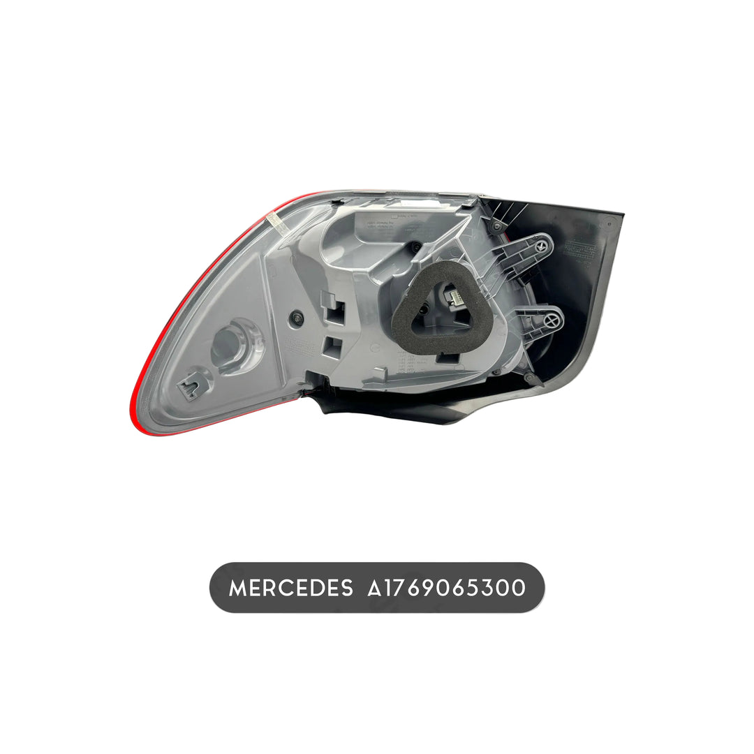 Mercedes Fanale Posteriore Full LED Lato Sinistro Classe A OEM A1769065300 dal 2015